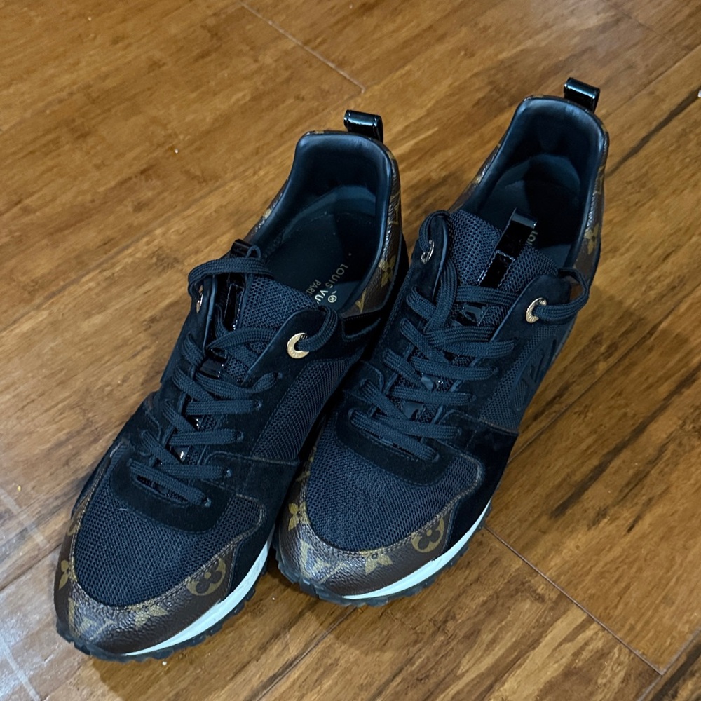 Louis Vuitton sneaks. - Picture 5 of 8